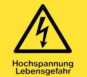 Warnhinweis vor Elektrizität.